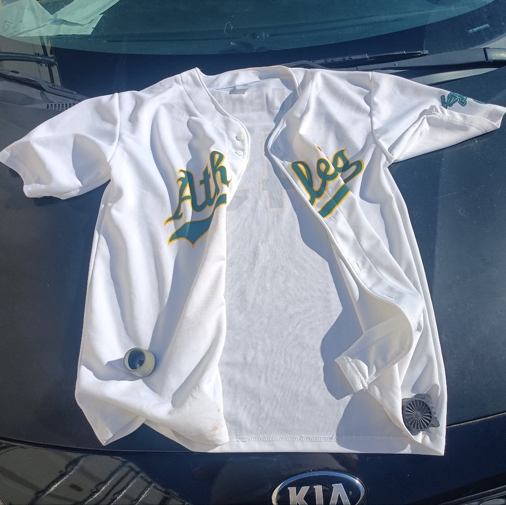 Oakland athletics jersey sz large pre-owned